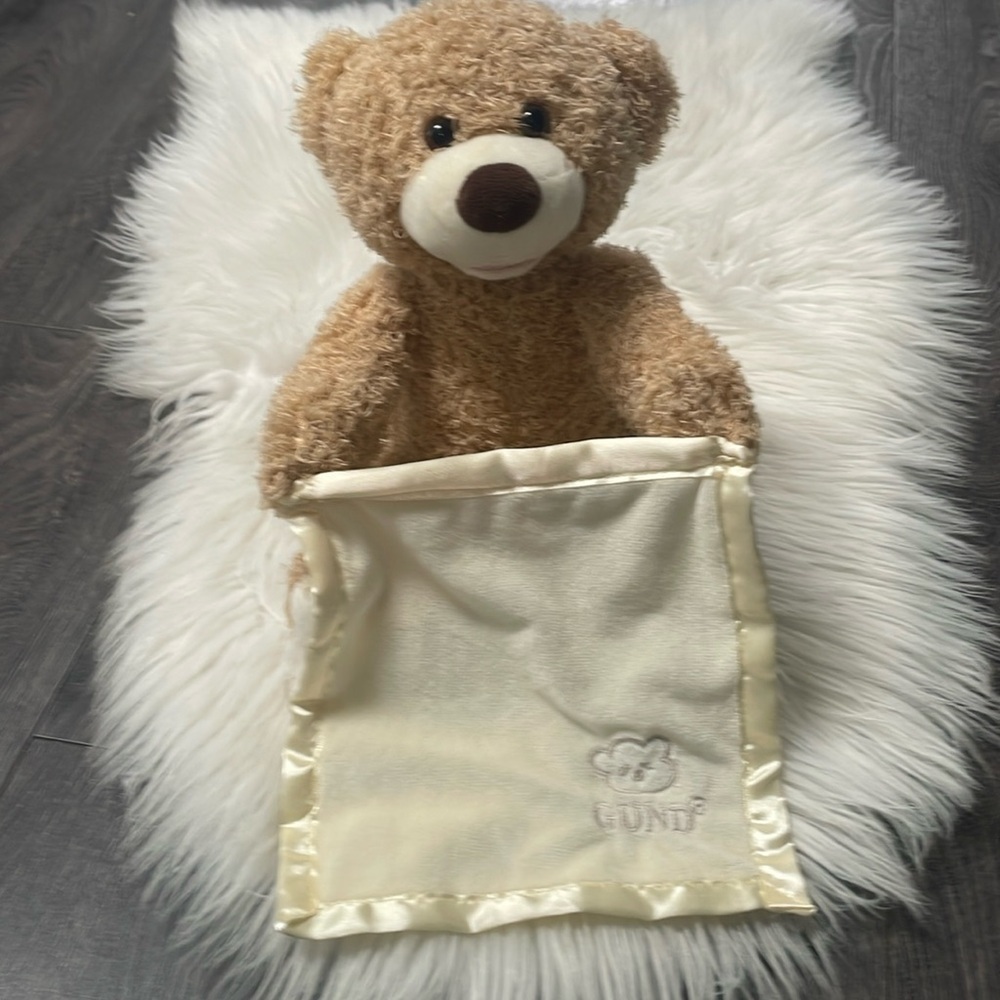 Vintage Gund talking Peek a Boo Plush Bear, perfect for babies, or toddlers.